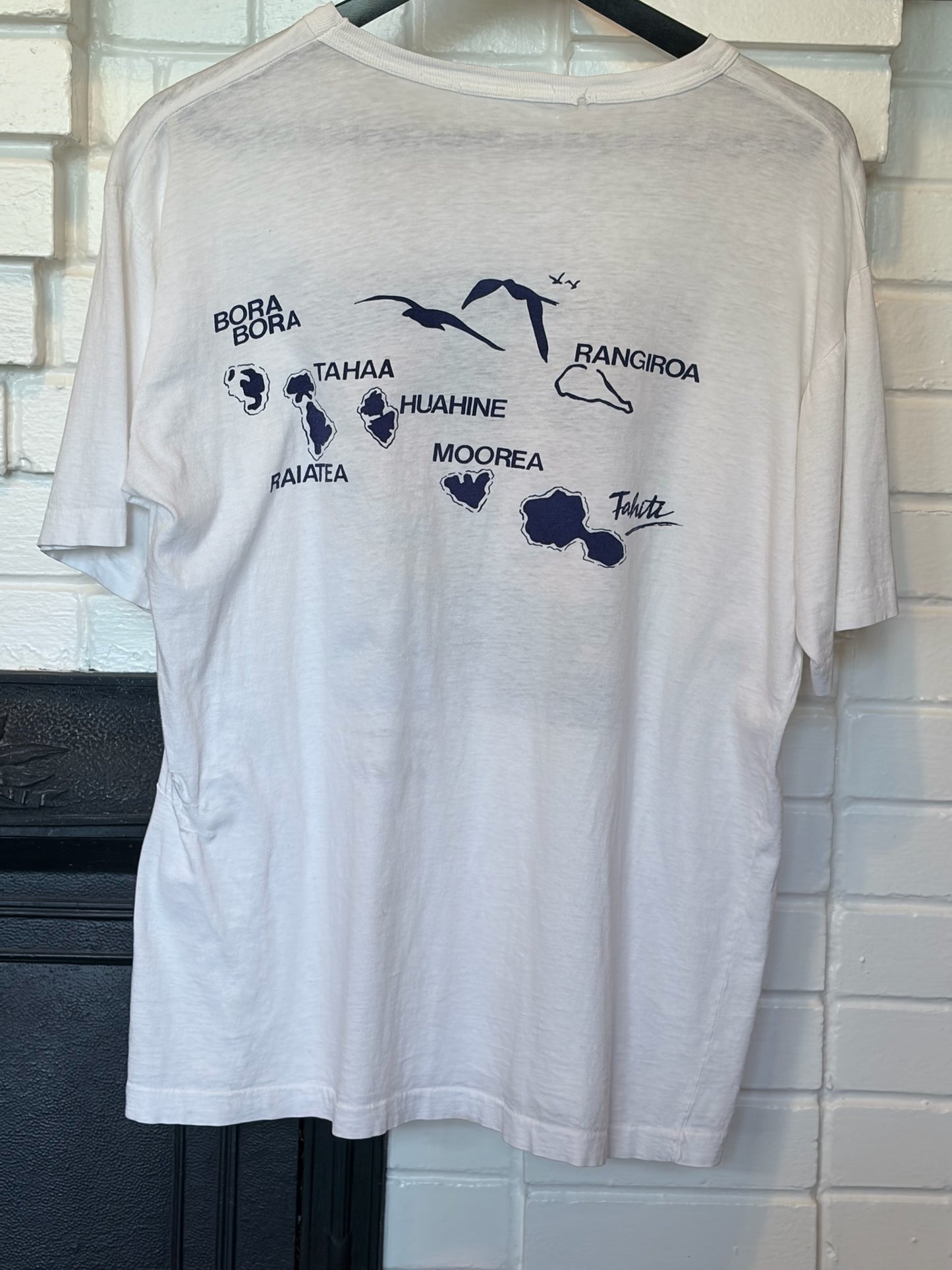 Vintage 1980s Titty Out Tahitian Art Tee shirt Size M