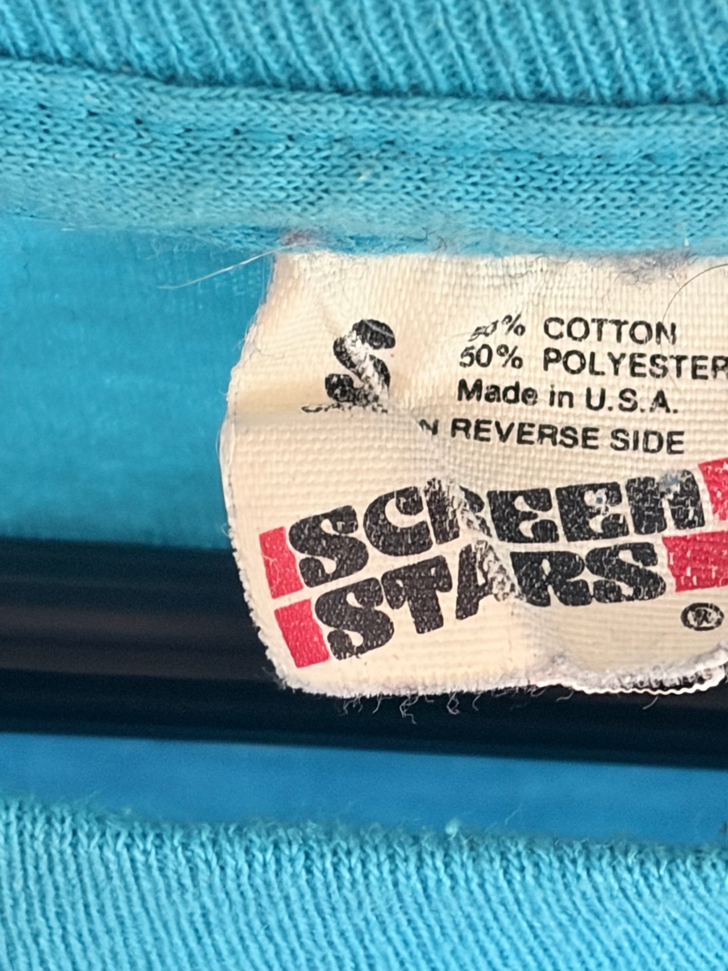 Vintage 1970s Zig Zag Rolling Wraps Tee Shirt Size S